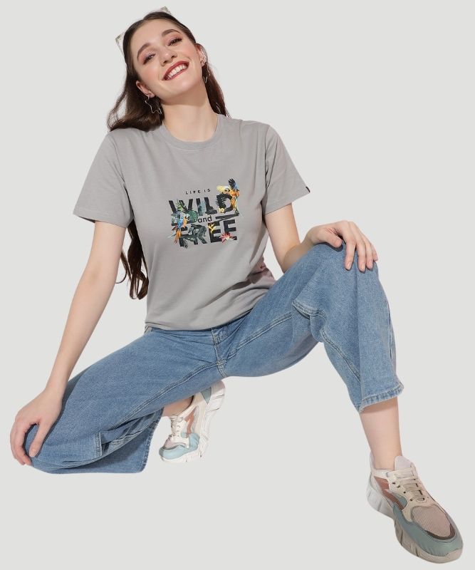 Women Bold and Free Graphic Tee: A Fashionable Adventure