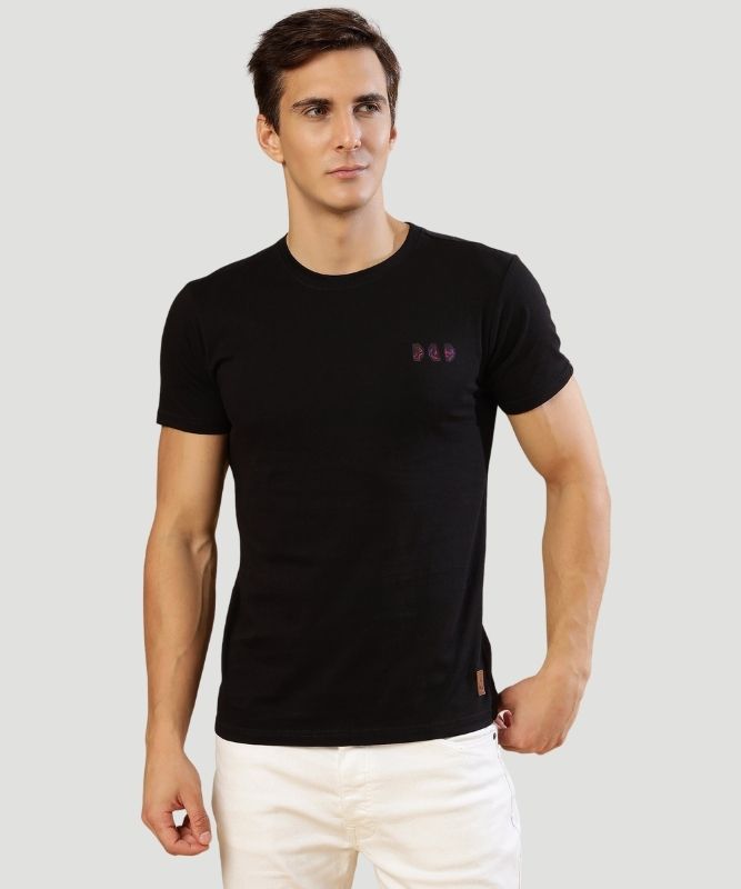 Black 'Keep Rockin' Graphic Tee: A Fashion Statement with Attitude