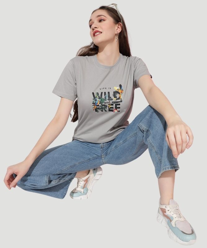 Women Bold and Free Graphic Tee: A Fashionable Adventure