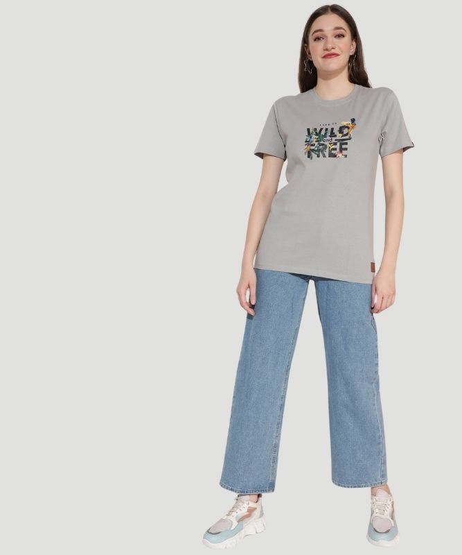 Women Bold and Free Graphic Tee: A Fashionable Adventure